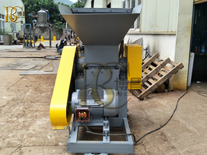 用塑膠破碎機(jī)破碎鞋底時(shí)要注意什么？