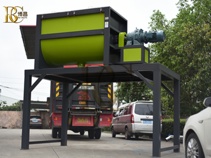 臥式加熱攪拌機上料有什么配套裝置？